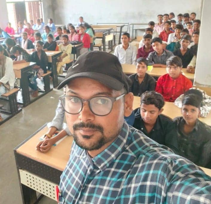 सरकारी स्कूल के शिक्षक के खिलाफ बैठी जांच सरकारी स्कूल के शिक्षक के खिलाफ बैठी जांच