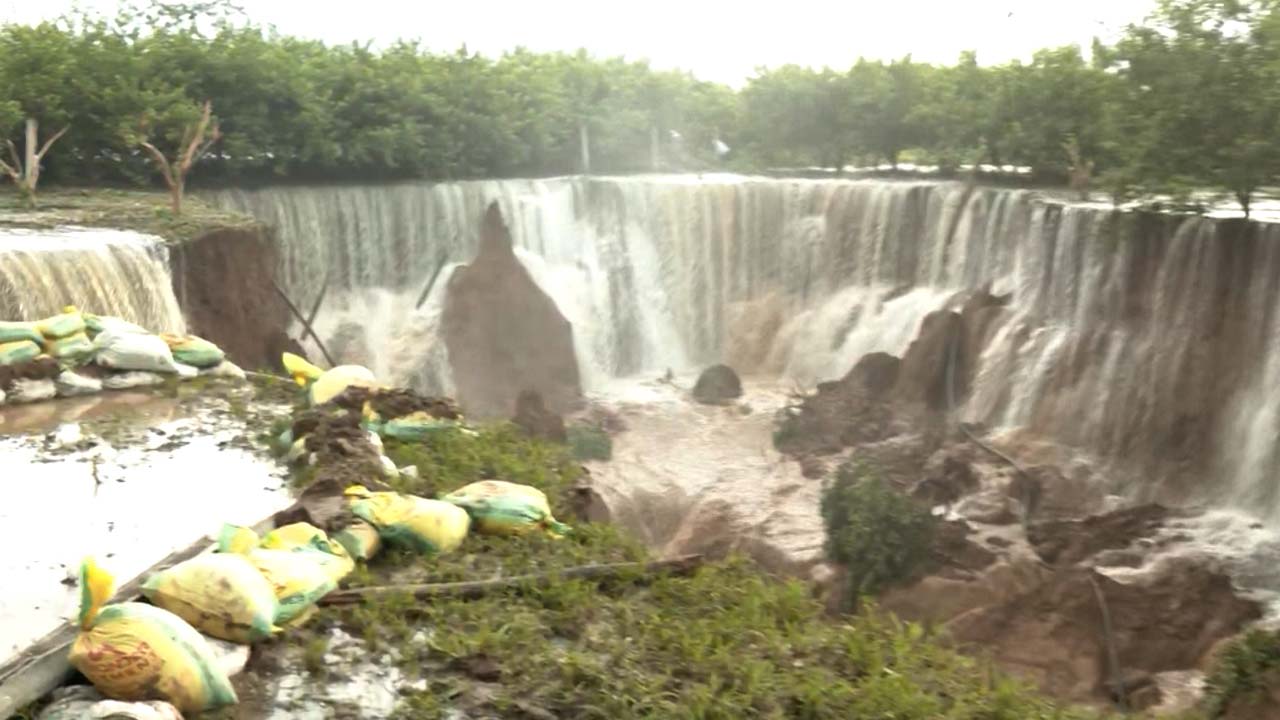 2-Km Crater Forms In Sawai Madhopur Fields As Dam Overflows Due To Rain