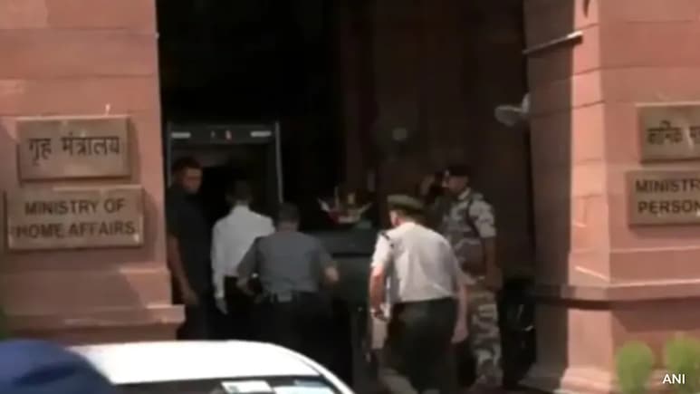Home Ministry Allows Visitor Visa For Pakistani Woman Deported After Pahalgam Attack Home Ministry Allows Visitor Visa For Pakistani Woman Deported After Pahalgam Attack
