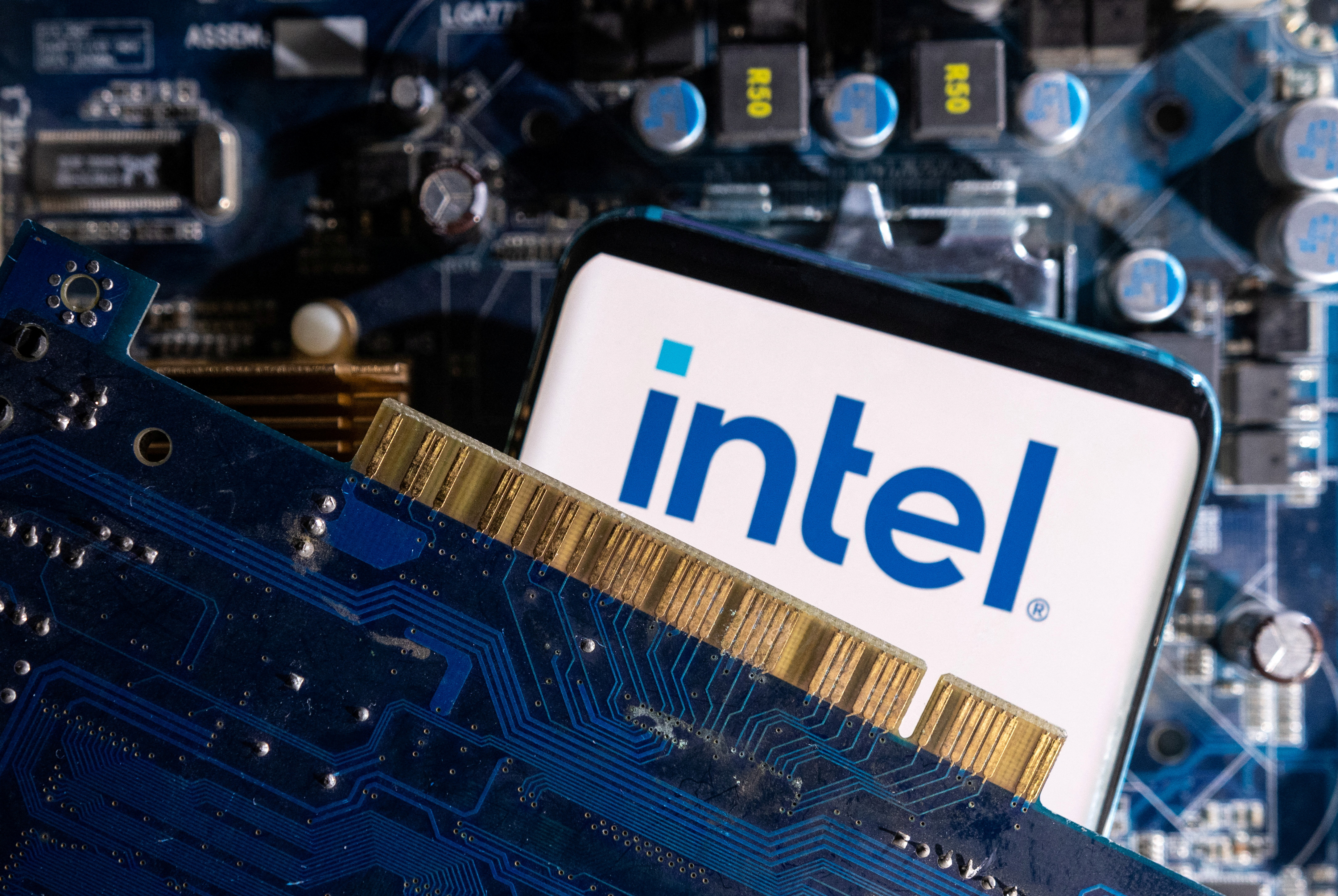 Trump Administration To Discuss Taking 10% In Intel: Report