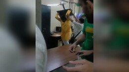 Mumbai Local :  विनातिकीट प्रवास करणाऱ्या प्रवाशाची TC ला मारहाण, बोरिवलीतील कार्यालयात तोडफोड, Video