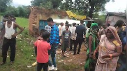 शराब ठेकेदार के गुर्गों ने ग्रामीणों पर चढ़ाई गाड़ी, अवैध मदिरा का विरोध करने पर थी मारने की कोशिश