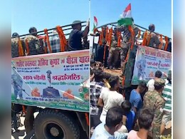 आजादी के जश्न के दिन घर पहुंचा शहीद का शव, अंतिम विदाई में उमड़ा सैलाब, हवलदार अंकित यादव अमर रहे के लगे नारे आजादी के जश्न के दिन घर पहुंचा शहीद का शव, अंतिम विदाई में उमड़ा सैलाब, हवलदार अंकित यादव अमर रहे के लगे नारे