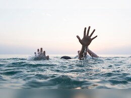 हृदयद्रावक! विद्यार्थी बुडू लागल्याने सर मदतीला धावले; दोघांचाही दुर्दैवी अंत हृदयद्रावक! विद्यार्थी बुडू लागल्याने सर मदतीला धावले; दोघांचाही दुर्दैवी अंत