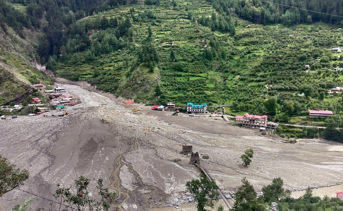 पांच अगस्त को आए सैलाब से वहां मची तबाही के बाद अब कुछ ऐसा नजर आ रहा है धराली. पांच अगस्त को आए सैलाब से वहां मची तबाही के बाद अब कुछ ऐसा नजर आ रहा है धराली.