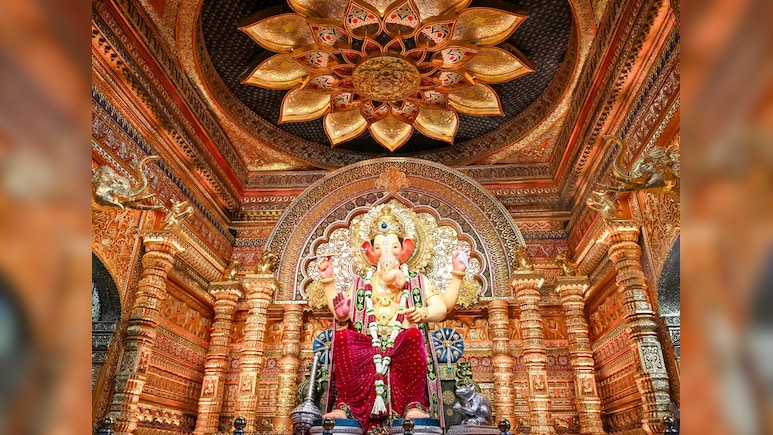 Lalbaugcha Raja: लालबागचा राजा मंडळाला BMCची नोटीस! अन्नछत्रासाठी परवानगी नाकारली