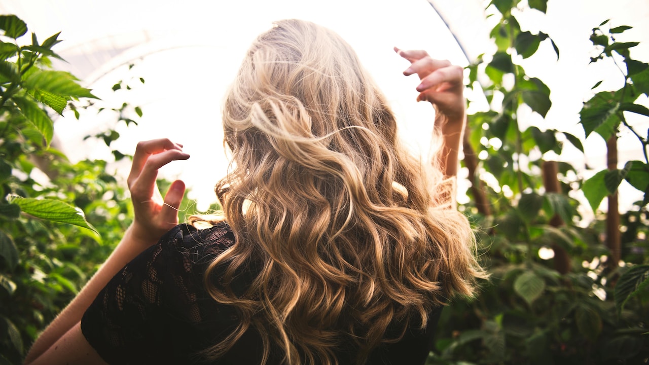 Clip-in highlights are easy to use and can be flatten or curled, as per your liking