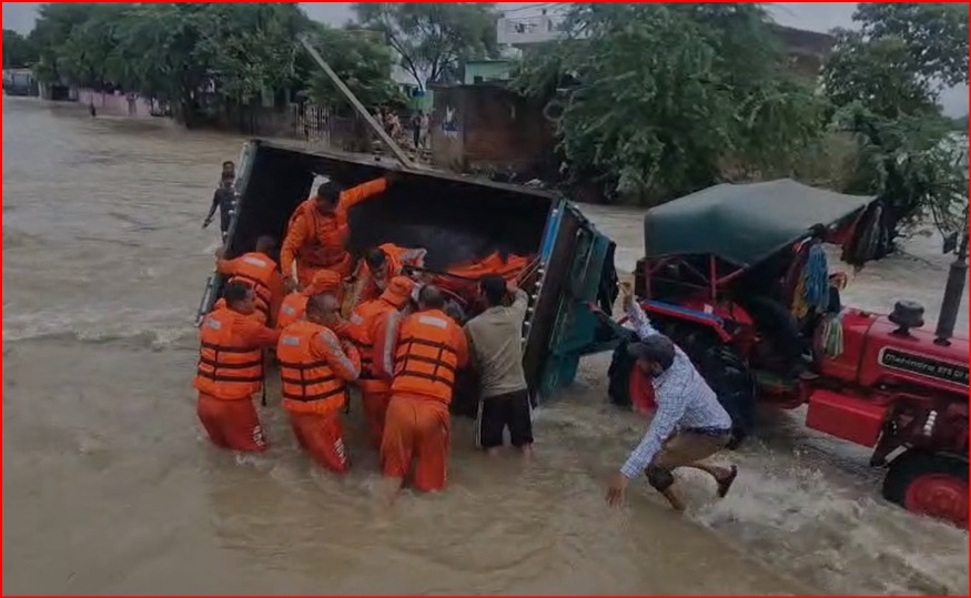सवाई माधोपुर में एनडीआरएफ की टीम हुई हादसे का शिकार, जवानों से भरी ट्रैक्टर ट्रॉली पलटी