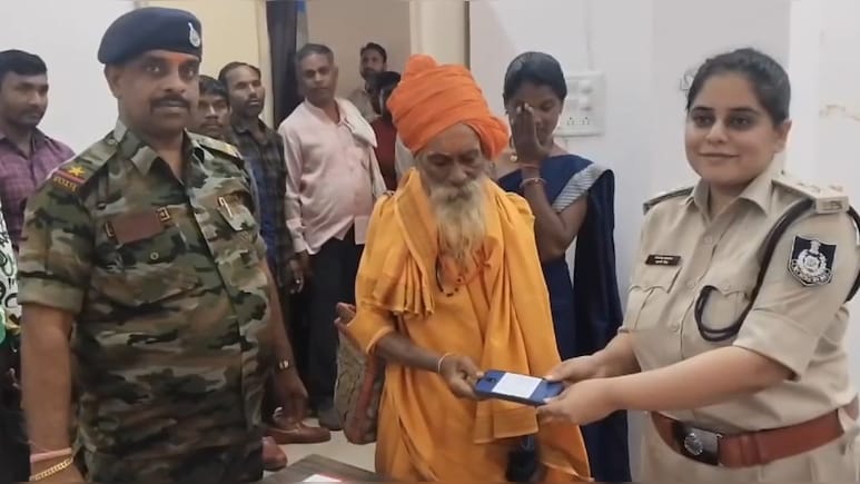 Dindori Police ने रिकवर किए 124 मोबाइल फोन, कुल कीमत 24 लाख से भी ज्यादा, जानें - पूरा मामला Dindori Police ने रिकवर किए 124 मोबाइल फोन, कुल कीमत 24 लाख से भी ज्यादा, जानें - पूरा मामला