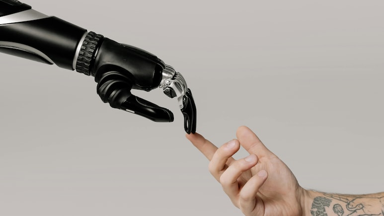 Woman Loses 'AI Boyfriend' After ChatGPT's Latest Update: 'Shattered To Pieces'
