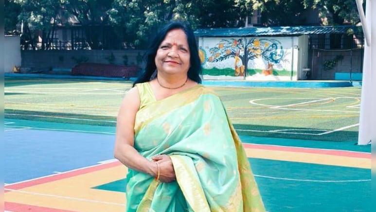 Hindi Poem: 'अब घर का हर कोना उदास है'...रश्मि गुप्ता की सुंदर कविता जो आपके दिल को छू जाएगी