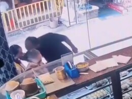 बंगाल मे मिठाई की दुकान पर छात्रा के साथ अभद्रता, आरोपी ने मुंह में उंगली डाली और चूमा बंगाल मे मिठाई की दुकान पर छात्रा के साथ अभद्रता, आरोपी ने मुंह में उंगली डाली और चूमा