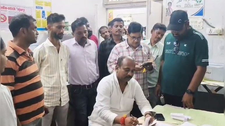 5G के टाइम यहां 2G नेटवर्क ही नहीं, आदिवासियों को राशन लेने में आ रही समस्या; कई घरों में नहीं पहुंच रहा चावल 5G के टाइम यहां 2G नेटवर्क ही नहीं, आदिवासियों को राशन लेने में आ रही समस्या; कई घरों में नहीं पहुंच रहा चावल