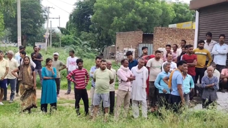 सामूहिक आत्महत्या या कुछ और? भरतपुर में 3 शव मिलने से हड़कंप, डेड बॉडी के पास मिले सल्फास के पाउच सामूहिक आत्महत्या या कुछ और? भरतपुर में 3 शव मिलने से हड़कंप, डेड बॉडी के पास मिले सल्फास के पाउच