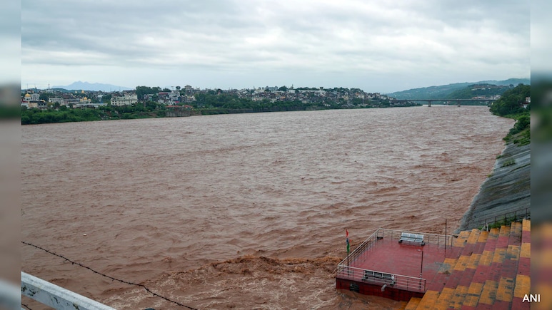India Issues Fresh Flood Alerts On 'Humanitarian Grounds' To Pakistan Over Tawi River Overflow India Issues Fresh Flood Alerts On 'Humanitarian Grounds' To Pakistan Over Tawi River Overflow