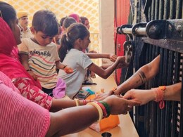 Rajasthan: जेल में बंद भाइयों को राखी बांधने पहुंची बहनें, भावुक हुईं; भाइयों से लिया अच्छाई अपनाने का वचन