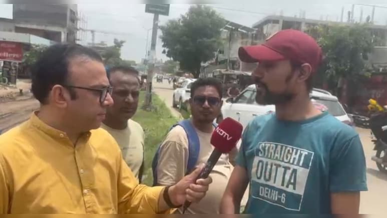 जयपुर की जर्जर सड़कों पर लोगों का गुस्सा, सड़कों की मरम्मत के नाम पर केवल अस्थायी पैबंद जयपुर की जर्जर सड़कों पर लोगों का गुस्सा, सड़कों की मरम्मत के नाम पर केवल अस्थायी पैबंद