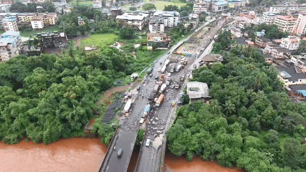 VIDEO: धरती या चांद की तस्वीरें! मुंबई-गोवा हाईवे पर गड्ढे ही गड्ढे, ड्रोन तस्वीरों ने दिखाई हकीकत
