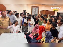 Pune Crime: कोथरुड पोलिसांवर कुणाचा दबाव? तक्रारीसाठी 3 तरुणींचा 15 तास ठिय्या; प्रकरण तापलं Pune Crime: कोथरुड पोलिसांवर कुणाचा दबाव? तक्रारीसाठी 3 तरुणींचा 15 तास ठिय्या; प्रकरण तापलं