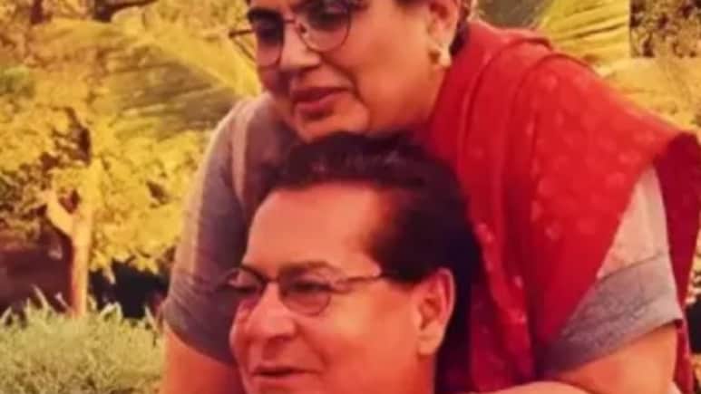धर्मेंद्र से ज्यादा रोमांटिक निकले सलमान खान के पापा, पत्नी सलमा को अपने हाथों से खाना खिलाते आए नजर