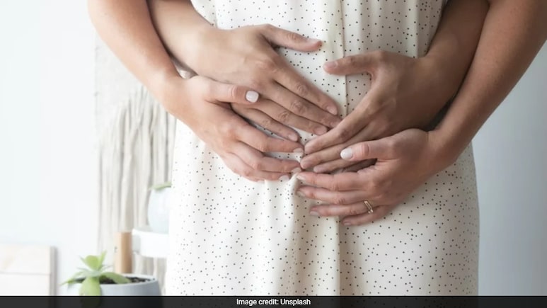 प्रेग्नेंट पत्नी का ख्याल रखने के लिए शख्स ने छोड़ी 1.2 Cr के पैकेज वाली नौकरी,कहा- पैसे फिर आ जाएंगे, ये पल नहीं