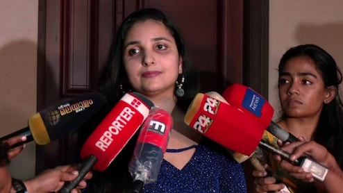 अश्लील मैसेज भेजे और होटल में बुलाया, युवा नेता पर एक्ट्रेस के गंभीर आरोप