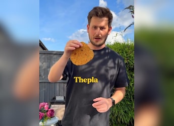 UK Chef Makes Special Thepla Using Leftover Khichdi, Indian Foodies Approve UK Chef Makes Special Thepla Using Leftover Khichdi, Indian Foodies Approve