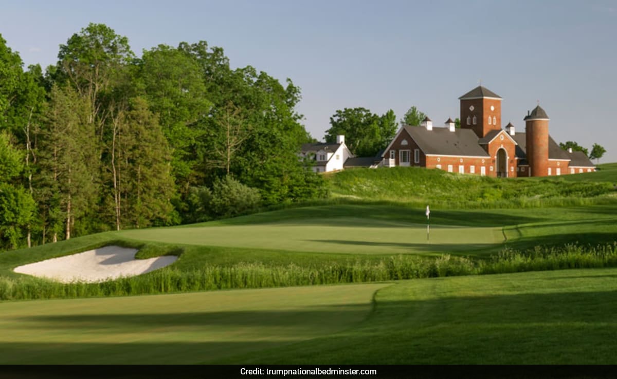 Цивилен самолет е прихванат от изтребители в неделя следобед след