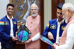 Shubhanshu Shukla Interacts With PM Modi, Shows Him Pics Of Earth From Space Shubhanshu Shukla Interacts With PM Modi, Shows Him Pics Of Earth From Space