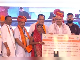 PM Kisan Samman Nidhi: 80 लाख किसानों के खाते में आएंगे 1.60 अरब रुपये, CM भजनलाल शर्मा ने सौंपा चेक PM Kisan Samman Nidhi: 80 लाख किसानों के खाते में आएंगे 1.60 अरब रुपये, CM भजनलाल शर्मा ने सौंपा चेक