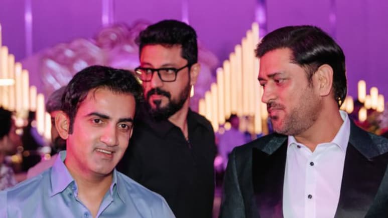 ये तस्वीर कुछ कहती है: सोशल मीडिया से अलग है धोनी-गंभीर का रिश्ता, वायरल हो रही यह फोटो
