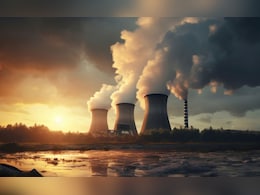 यूक्रेन के न्यूक्लियर प्लांट पर फिर हुआ अटैक, धुएं का गुबार और जोरदार धमाकों की आवाज यूक्रेन के न्यूक्लियर प्लांट पर फिर हुआ अटैक, धुएं का गुबार और जोरदार धमाकों की आवाज