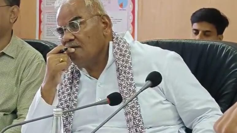 अश्लील और भ्रष्ट शिक्षकों-अधिकारियों पर मदन दिलावर का सख्त फैसला, परिवार को दी जाएगी काली करतूत की जानकारी अश्लील और भ्रष्ट शिक्षकों-अधिकारियों पर मदन दिलावर का सख्त फैसला, परिवार को दी जाएगी काली करतूत की जानकारी