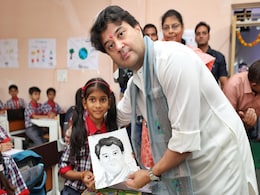 Jyotiraditya Scindia: सिंधिया ने दी एंबुलेंस की सौगात; स्कूली बच्चों से मुलाकात, बाढ़ प्रभावित को मदद Jyotiraditya Scindia: सिंधिया ने दी एंबुलेंस की सौगात; स्कूली बच्चों से मुलाकात, बाढ़ प्रभावित को मदद