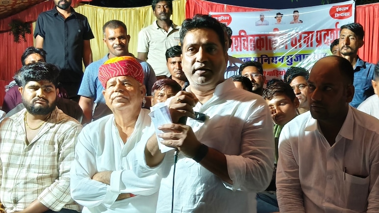 Rajasthan Politics: ट्रक यूनियन के धरने में पहुंचे सांसद राहुल कस्वां, लोकसभा में भी उठाएंगे मुद्दा Rajasthan Politics: ट्रक यूनियन के धरने में पहुंचे सांसद राहुल कस्वां, लोकसभा में भी उठाएंगे मुद्दा