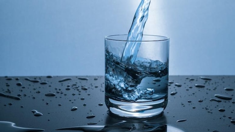 बासी मुंह पानी पीने के फायदे कर देंगे हैरान, पहले जान लें क्या हैं नियम | Basi Muh Pani Pine ke Fayde 