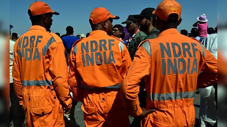 आपदा में सबसे पहले पहुंचने वाली फोर्स NDRF में कैसे मिलती है नौकरी? इतनी मिलती है सैलरी आपदा में सबसे पहले पहुंचने वाली फोर्स NDRF में कैसे मिलती है नौकरी? इतनी मिलती है सैलरी