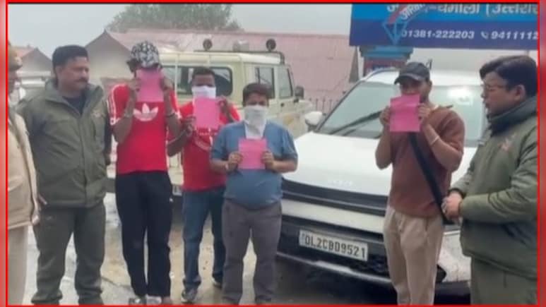 उत्तराखंड में स्टंटबाजों की खैर नहीं! बद्रीनाथ पुलिस ने पकड़ा, चालान काटा और दे डाली ये वॉर्निंग