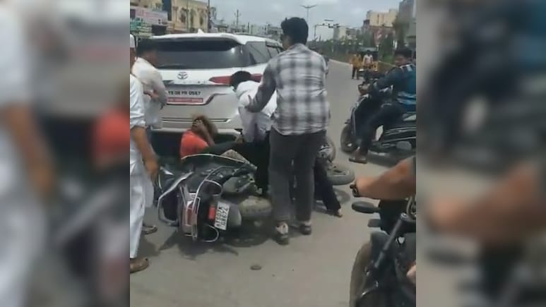 Video: Man Beaten With Bat In Hyderabad Road Rage, Case Against AIMIM Leader Video: Man Beaten With Bat In Hyderabad Road Rage, Case Against AIMIM Leader