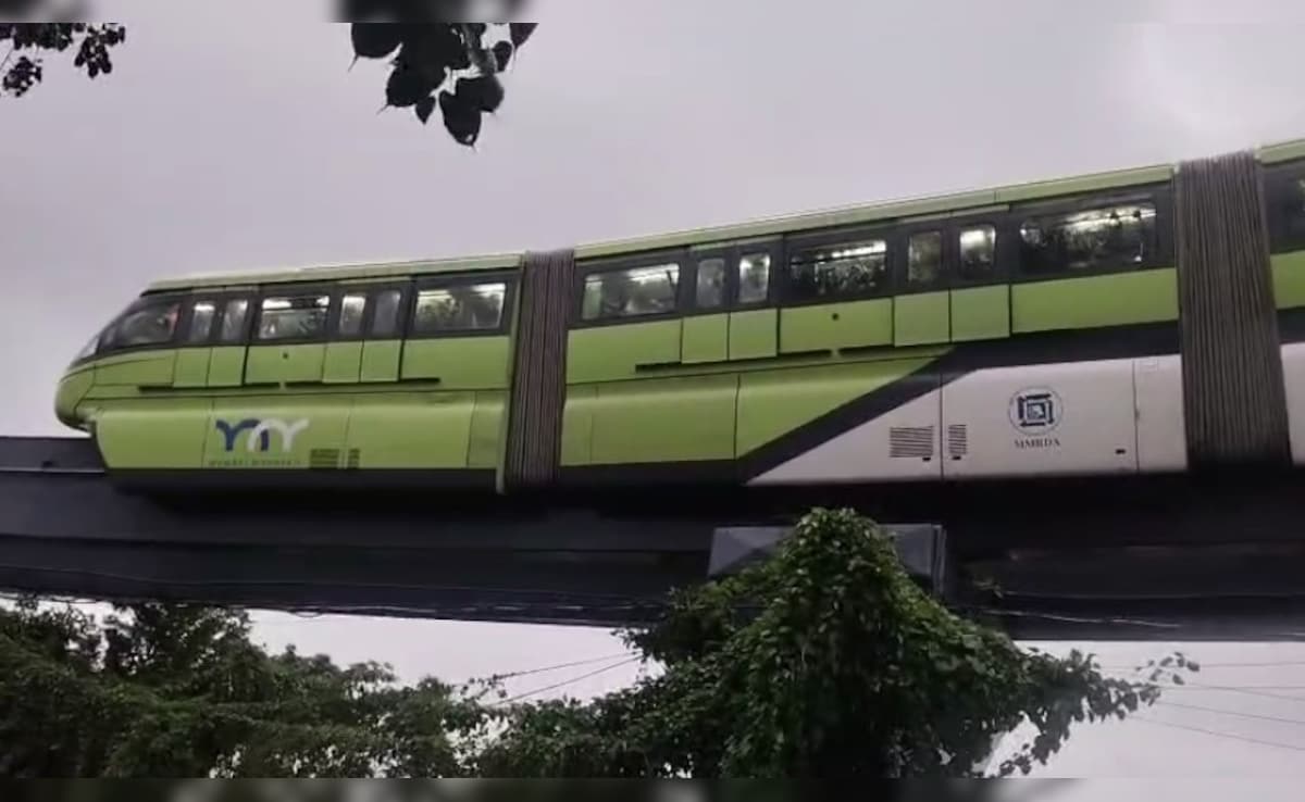 Overcrowded Monorail Train Halted For 12 Minutes To Offload Passengers