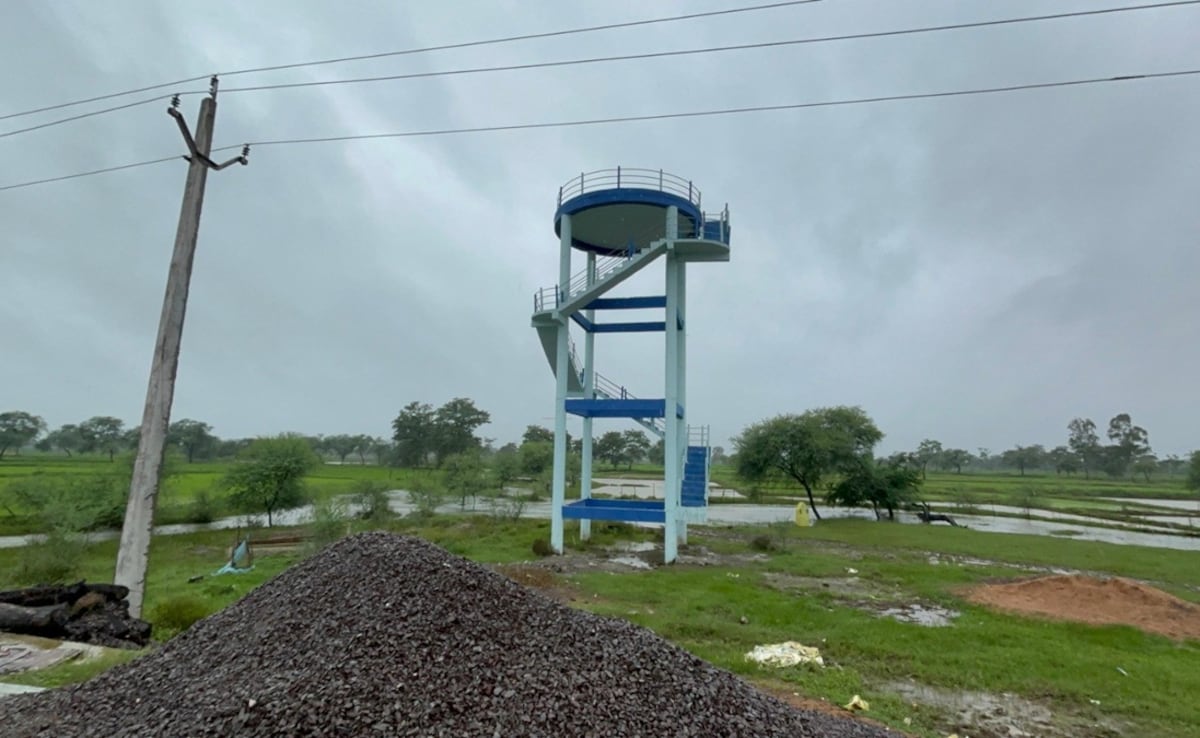 в село Руда в района на Дург на Чхатисгарх извисяваща