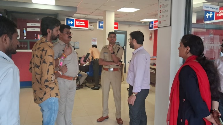 Armed Robbers Target Jabalpur Bank, Loot 14.5 Kg Gold, Cash