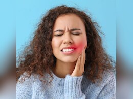 हिलते दांतों से हैं परेशान? डॉक्टर ने बताया देसी तरीका जो हिलने और मसूड़ों से खून आने का कर देगा खात्‍मा