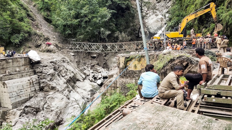 उत्तरकाशी में सेना ने 'लाइफलाइन' को किया तैयार, बैली पुल को बनाते समय 3 बड़ी चुनौतियों का करना पड़ा था सामना उत्तरकाशी में सेना ने 'लाइफलाइन' को किया तैयार, बैली पुल को बनाते समय 3 बड़ी चुनौतियों का करना पड़ा था सामना