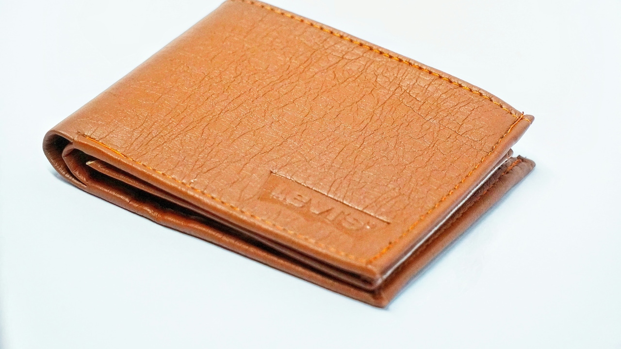 Get top 5 leather wallets for men, Police to Lacoste, at minimum 30% Off On Myntra Sale.