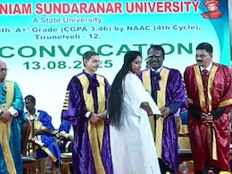 Video: PhD Scholar Snubs Tamil Nadu Governor At Convocation, Walks Past Him Video: PhD Scholar Snubs Tamil Nadu Governor At Convocation, Walks Past Him