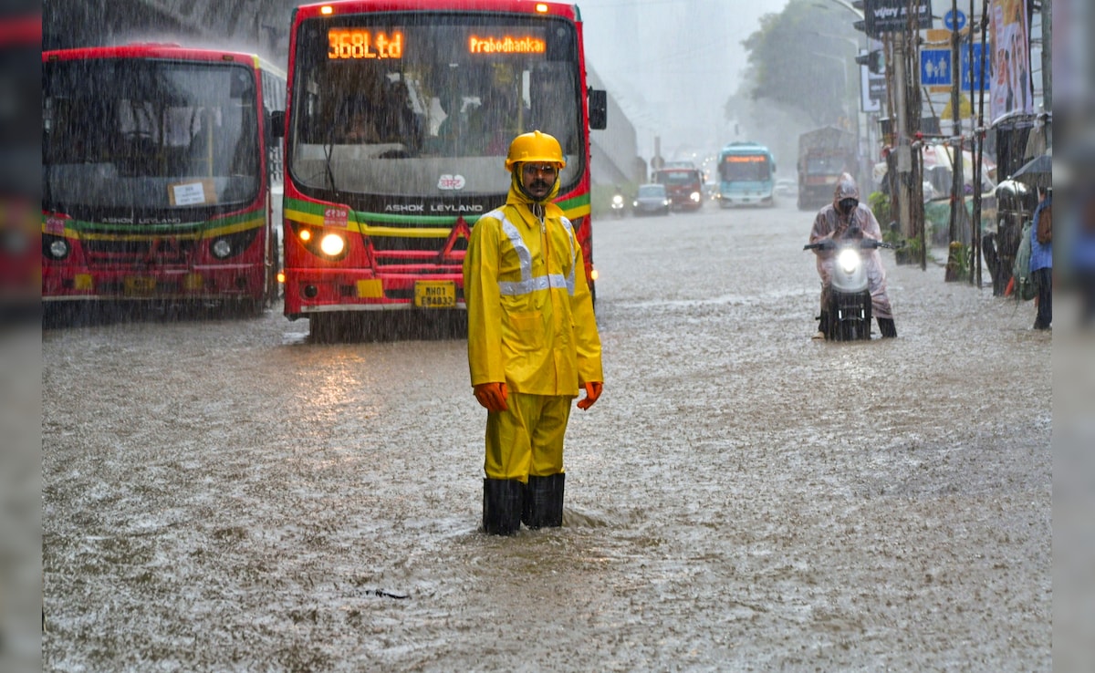 In its latest bulletin, the weather office issued a red alert for Mumbai. In its latest bulletin, the weather office issued a red alert for Mumbai.