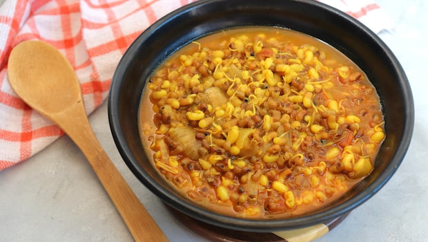 Craving Maharashtrian Food? Here Are 7 Wholesome Maharashtrian Curries You Will Love