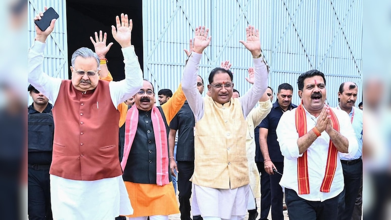 तिरंगा यात्रा में बोले सीएम साय, हर घर तिरंगा फहराना स्वतंत्रता संग्राम के वीरों को सच्ची श्रद्धांजलि तिरंगा यात्रा में बोले सीएम साय, हर घर तिरंगा फहराना स्वतंत्रता संग्राम के वीरों को सच्ची श्रद्धांजलि