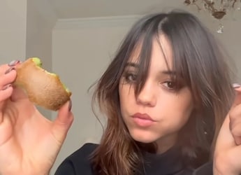 Jenna Ortega Eats Kiwi Without Its Skin On - Here Are Possible Benefits